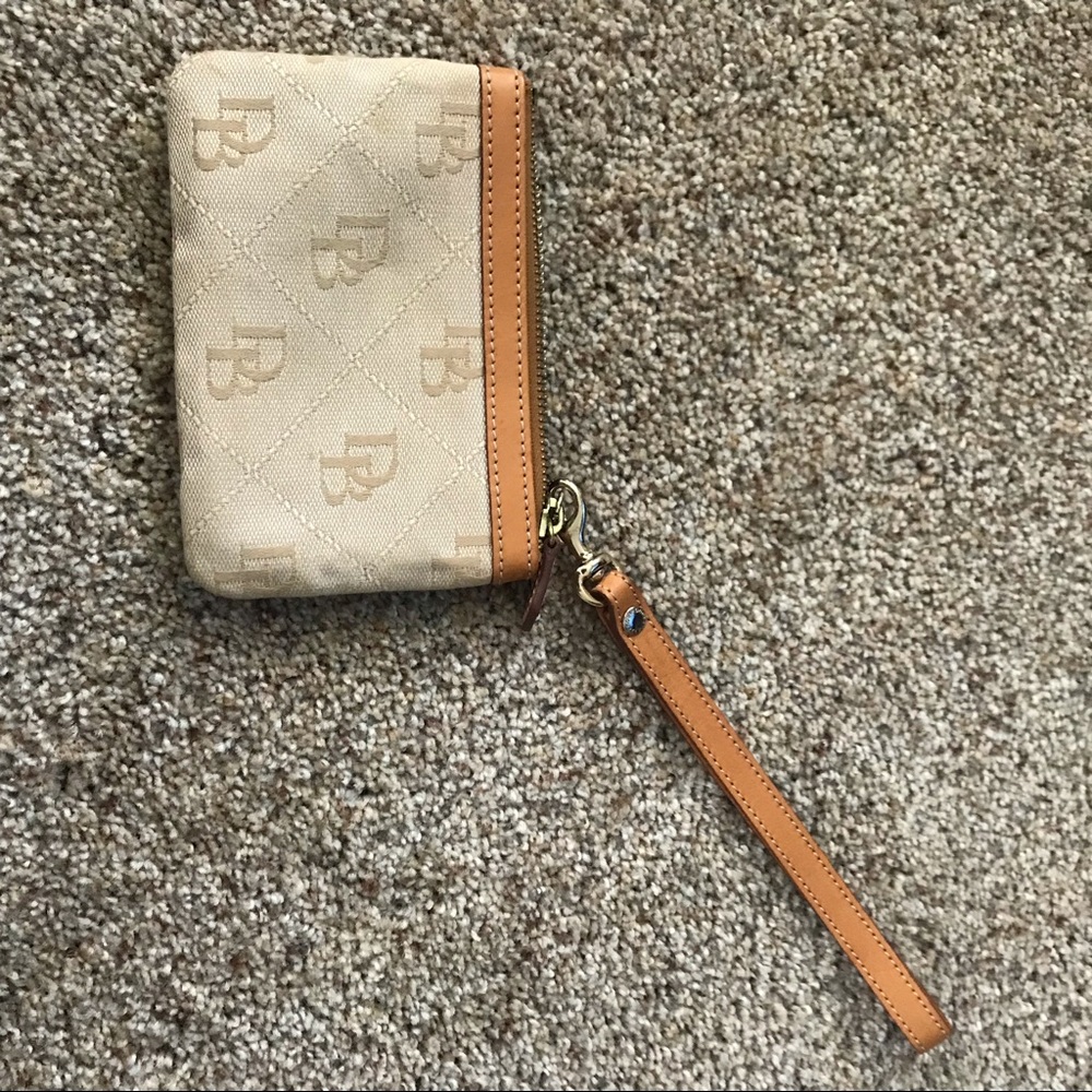 ✨ 2 for $10 ✨ Mini Dooney & Bourke Wristlet